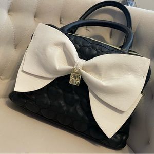 💟Betsey Johnson Bow Quilted Handbag💟